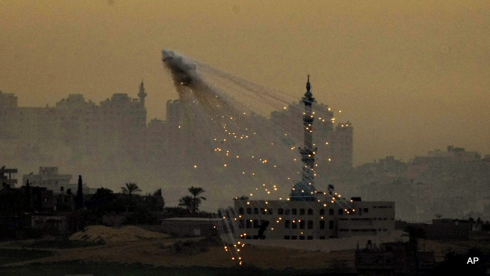 White Phosphorus over Gaza - White Phosphorus over Gaza, 16 Jan 2009. (Associated Press)