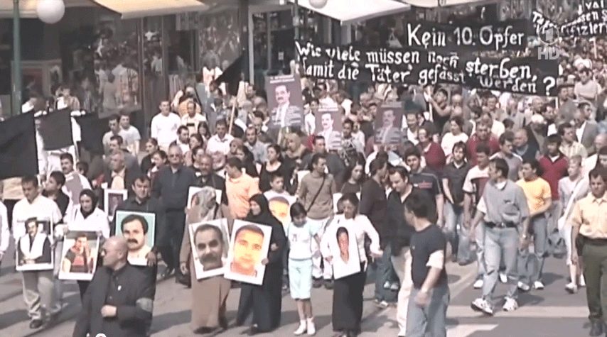 Demonstration – Kein 10. Opfer - Following the murder of Halit Yozgat, and the murder just days before of Mehmet Kubaşık, immigrant communities in Kassel and Dortmund organised protest marches under the banner 'Kein 10. Opfer' - 'no tenth victim'. (Screenshot from ARD documentation of protest) Not for reproduction.
