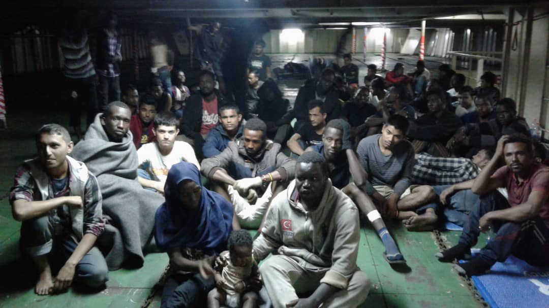 Nivin hold photo_Infomigrants.net_HD - The captured migrants hiding in the hold of the Nivin. Photograph taken by the passengers using a mobile phone and sent to Infomigrants.net. (DR)