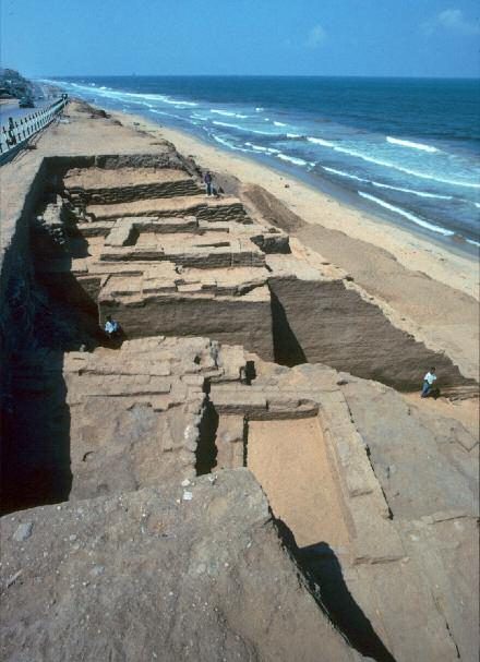 - Fig. 2: An Iron Age rampart (defensive wall) underneath Achaemenid period houses. Image: École Biblique, Mission Archéologique de Gaza: Coopération Franco-Palestinienne 1995-2005, p. 40, fig. 11.