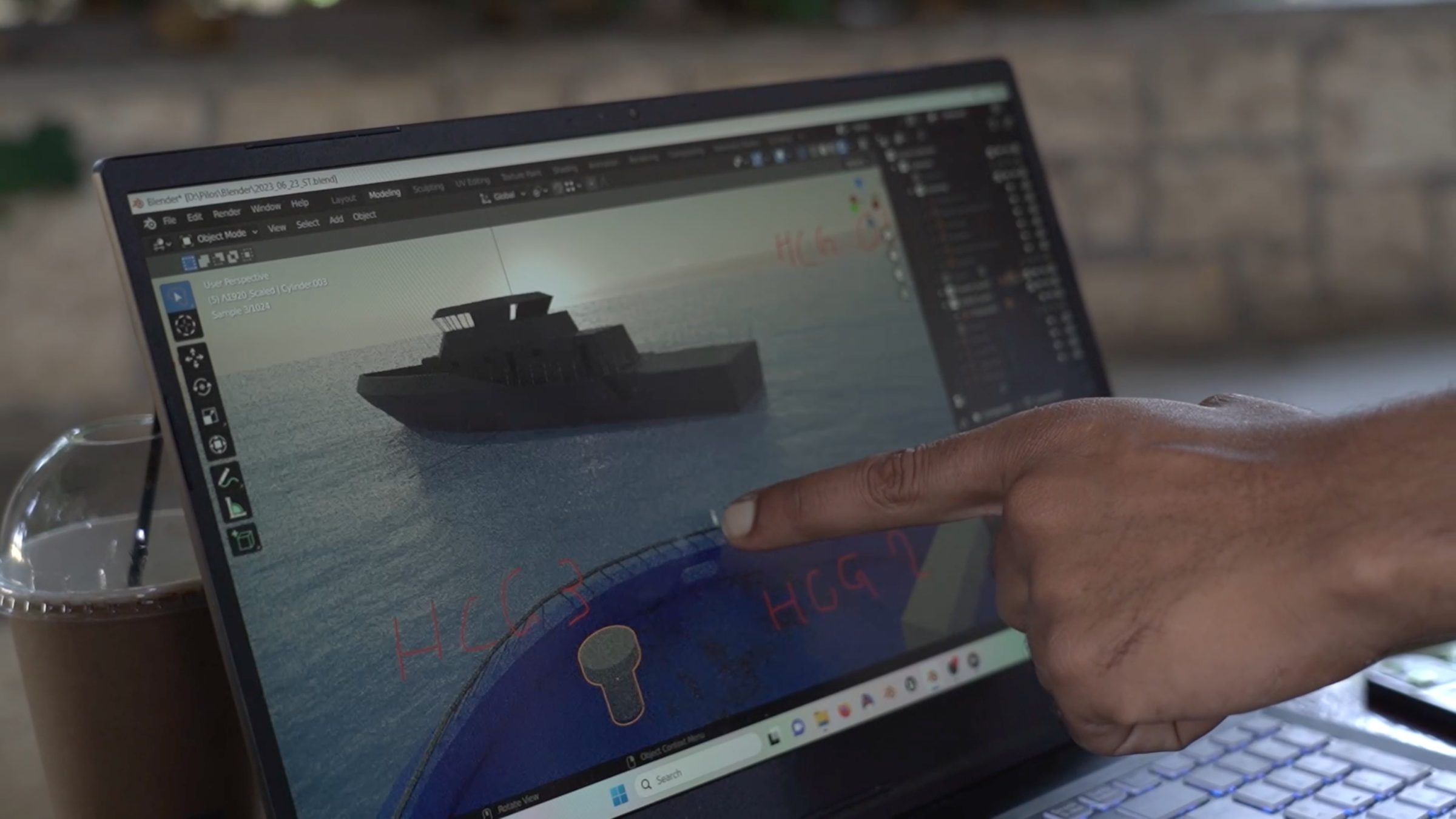 Survivor pointing at rope location - Survivor pointing to the location where the rope was tied onto their boat (Forensis, 2023)